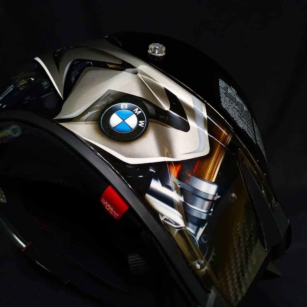 S1000RR “Alien MonoLab” — Custom AGV Pista GP RR