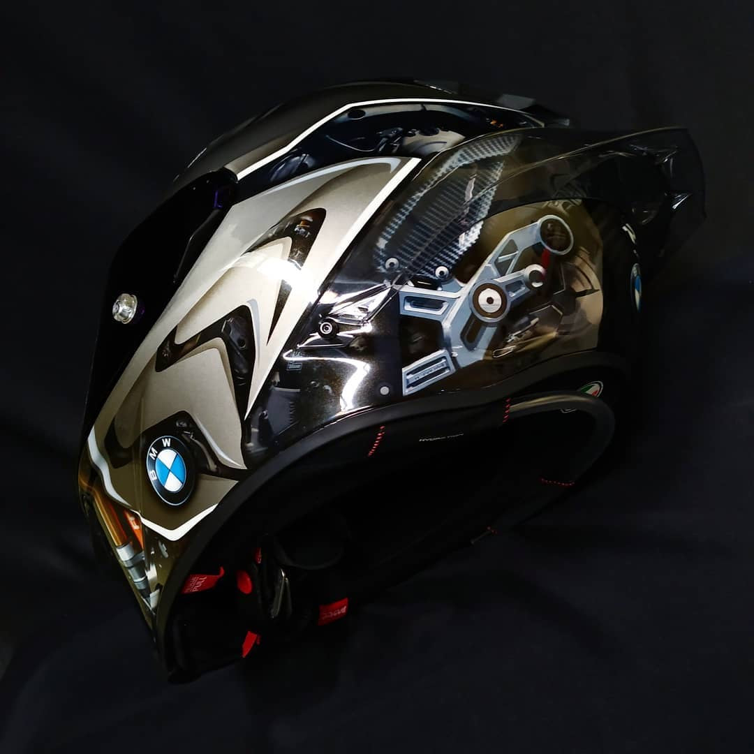 S1000RR “Alien MonoLab” — Custom AGV Pista GP RR