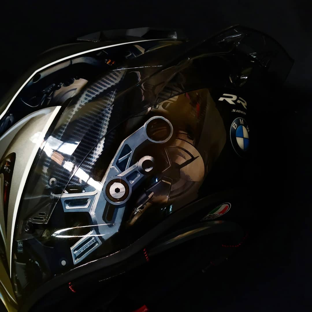 S1000RR “Alien MonoLab” — Custom AGV Pista GP RR